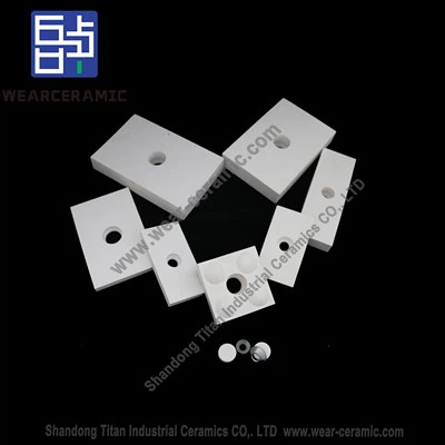 Pláta Táthú Frithsheasmhach in aghaidh Caith Alumina